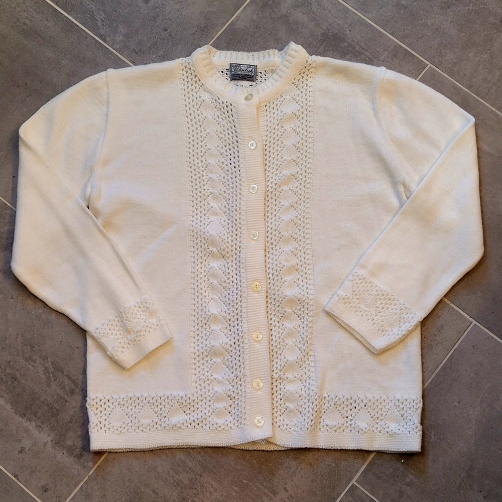 Vintage Wintuk Button Front Patterned Hem Knit Sweater Cardigan